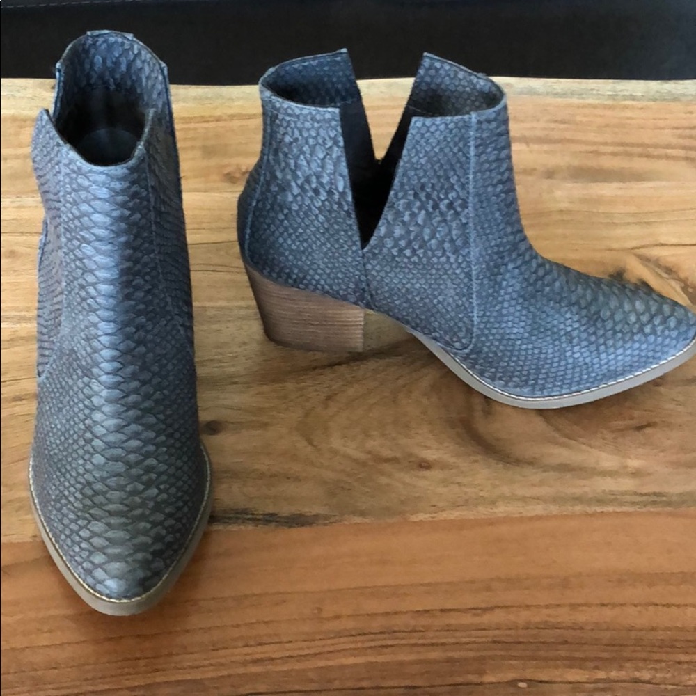 Women’s grey snake skin booties